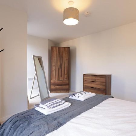 Southbank Leeds Apartment. New! With Free Parking Eksteriør billede