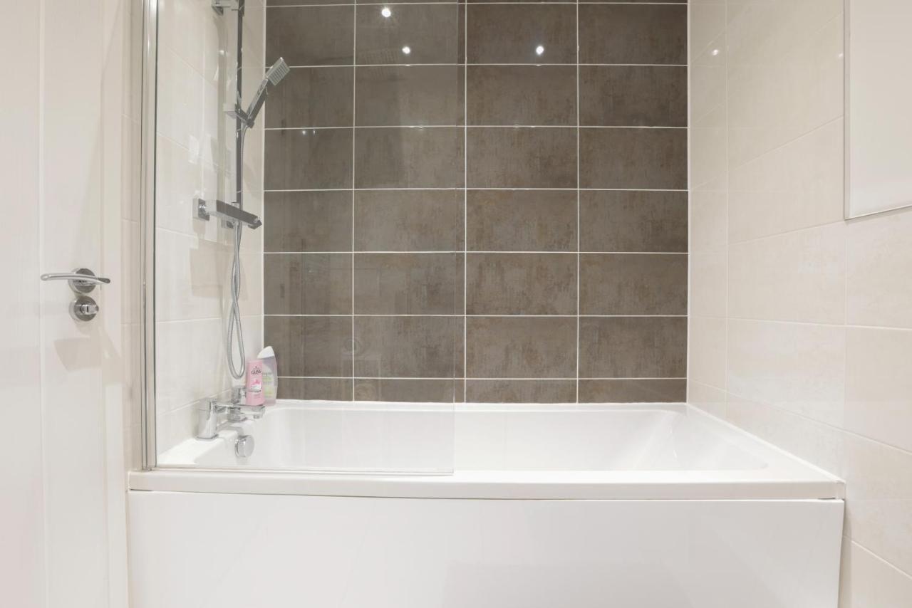 Southbank Leeds Apartment. New! With Free Parking Eksteriør billede